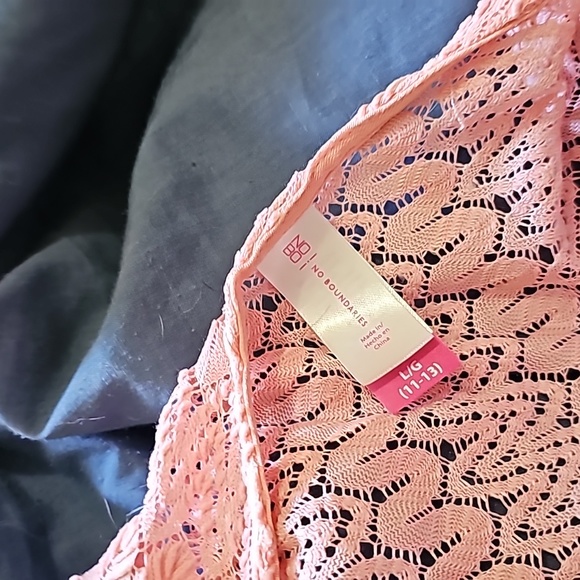 Lace cover up - Picture 3 of 3